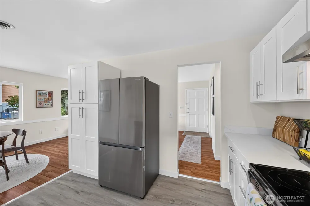 4042 5th Avenue NE Seattle, WA 98105