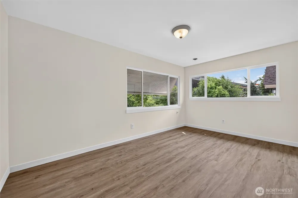 4042 5th Avenue NE Seattle, WA 98105
