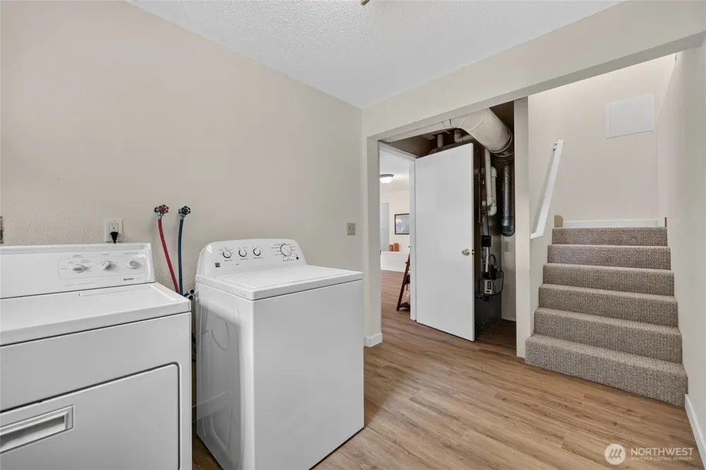 4042 5th Avenue NE Seattle, WA 98105