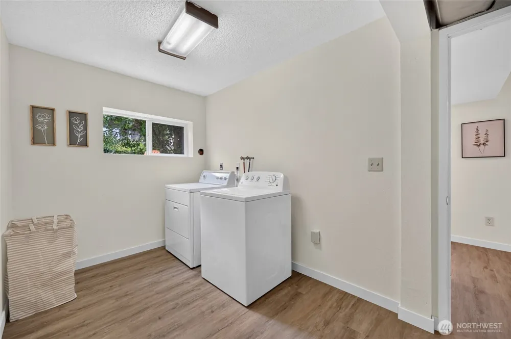 4042 5th Avenue NE Seattle, WA 98105