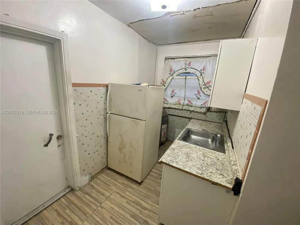 350 SW 34th Ave #- Miami, FL 33135