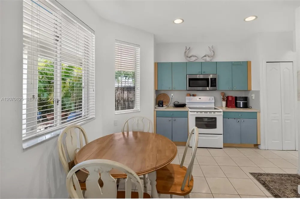 15809 SW 65th Ter Miami, FL 33193