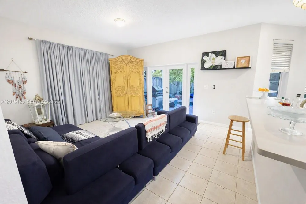 15809 SW 65th Ter Miami, FL 33193