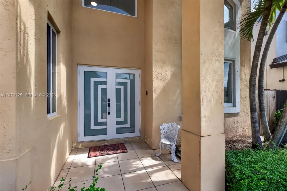 15809 SW 65th Ter Miami, FL 33193