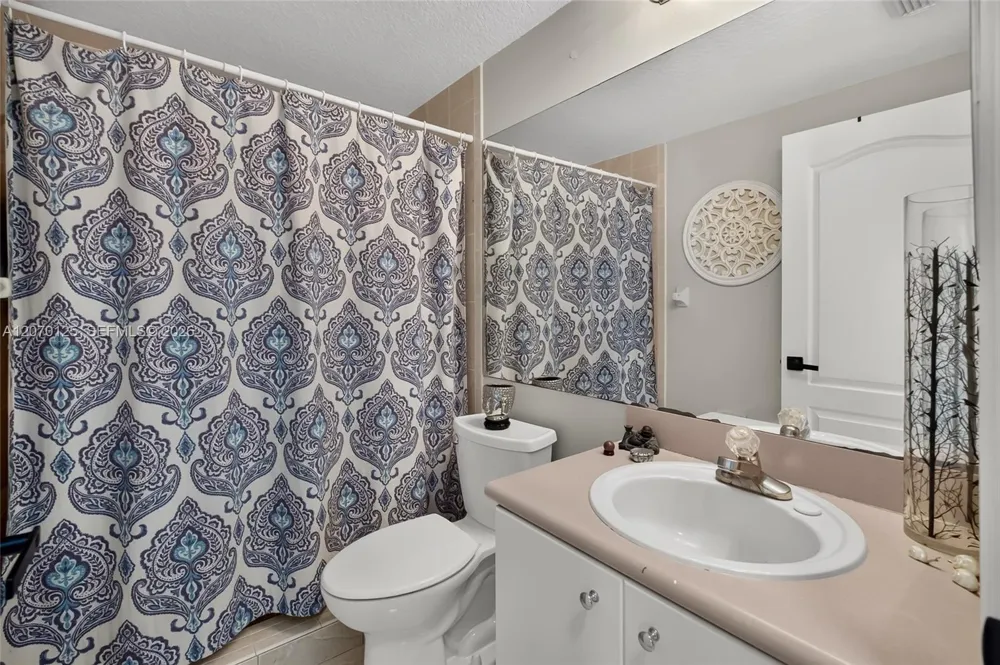 15809 SW 65th Ter Miami, FL 33193