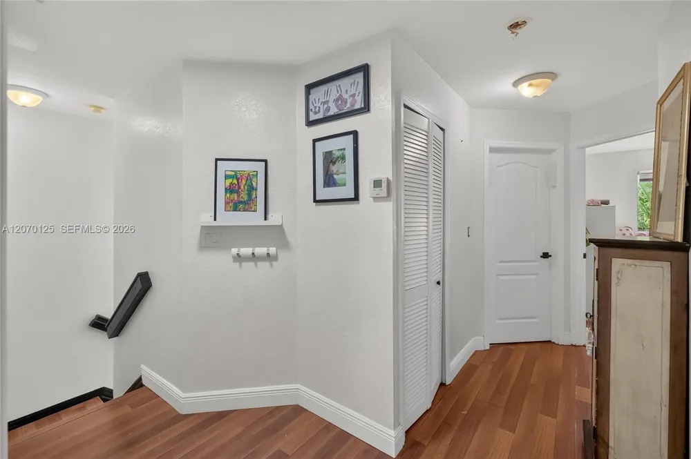 15809 SW 65th Ter Miami, FL 33193