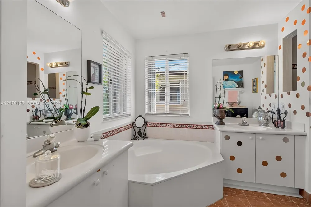 15809 SW 65th Ter Miami, FL 33193