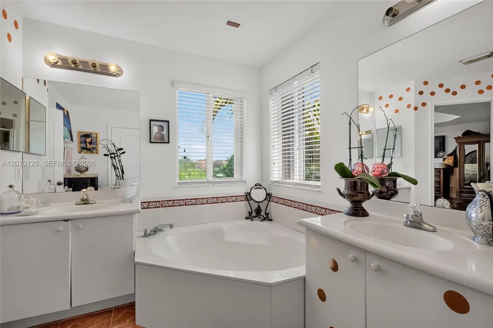 15809 SW 65th Ter Miami, FL 33193