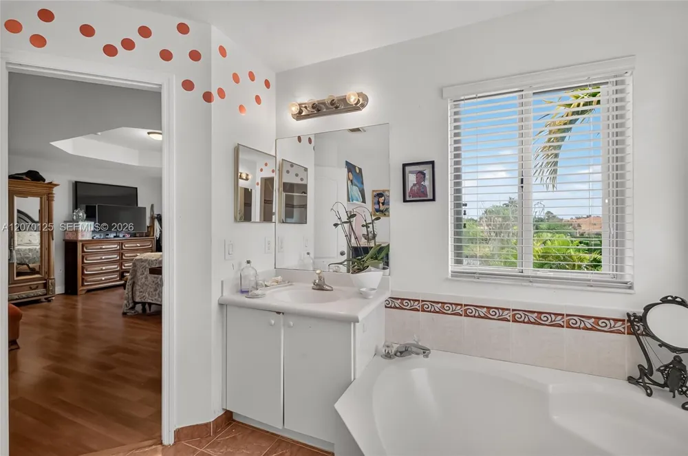 15809 SW 65th Ter Miami, FL 33193