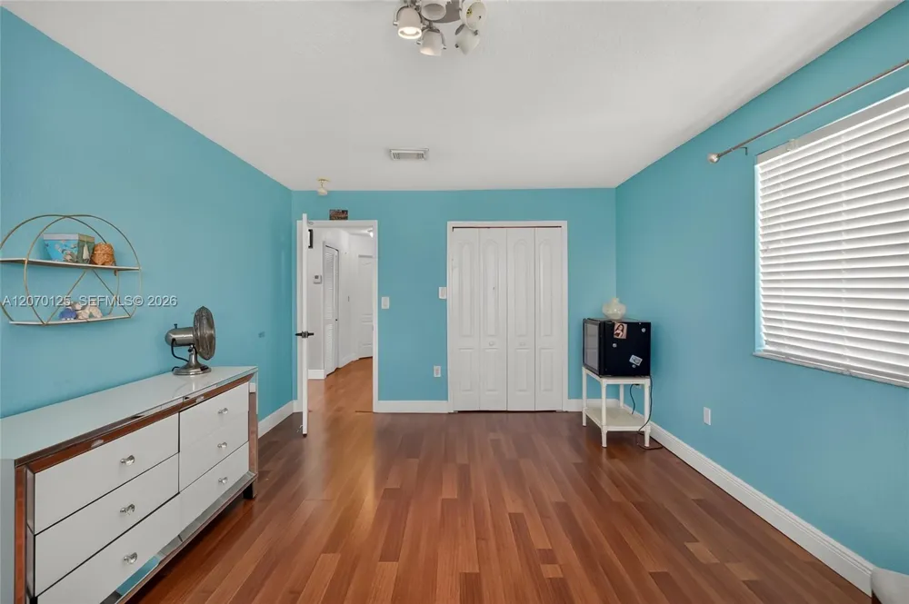 15809 SW 65th Ter Miami, FL 33193