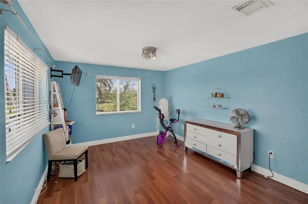 15809 SW 65th Ter Miami, FL 33193