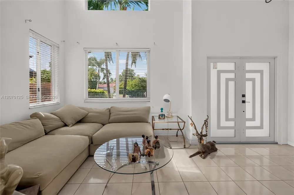15809 SW 65th Ter Miami, FL 33193