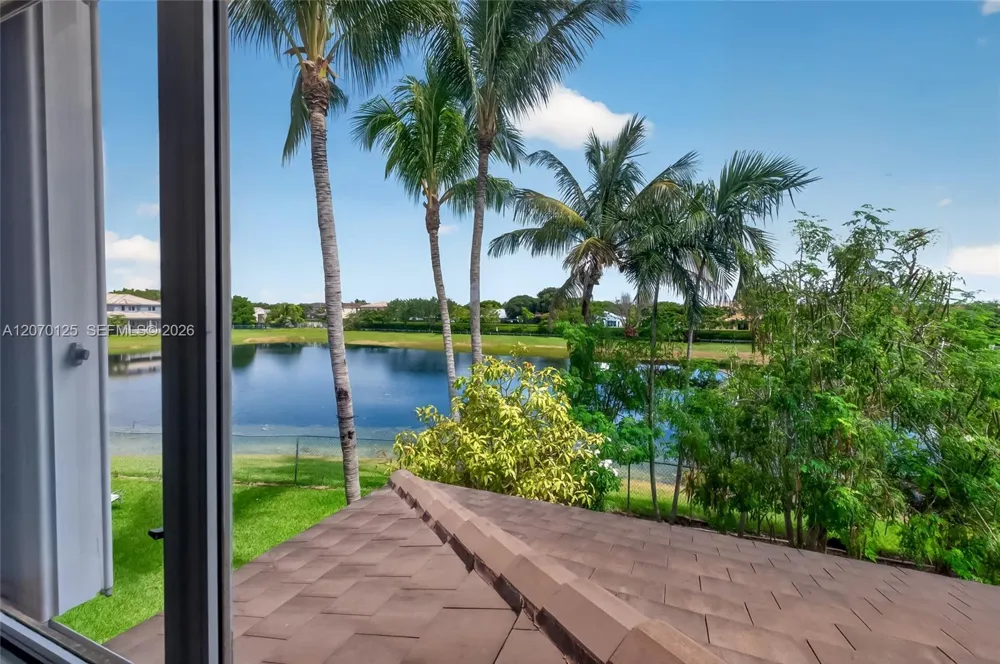 15809 SW 65th Ter Miami, FL 33193