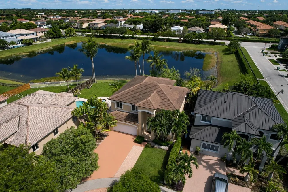 15809 SW 65th Ter Miami, FL 33193