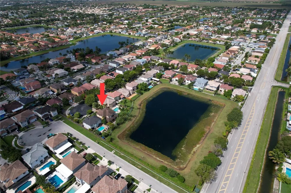 15809 SW 65th Ter Miami, FL 33193