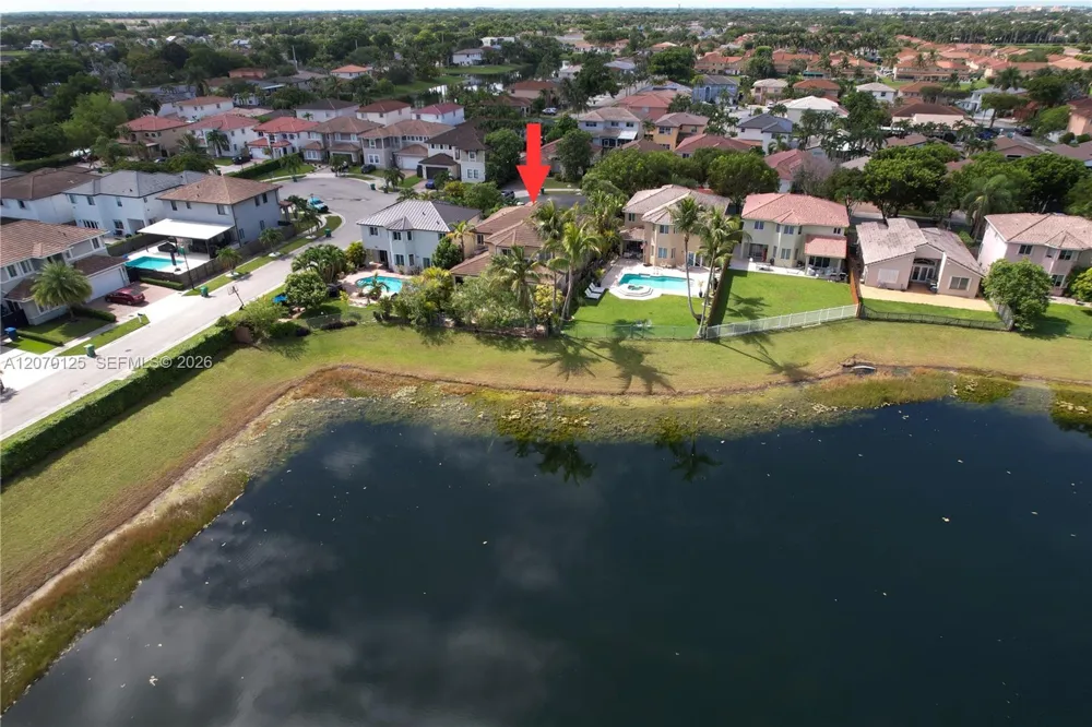 15809 SW 65th Ter Miami, FL 33193