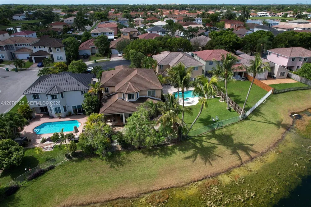 15809 SW 65th Ter Miami, FL 33193