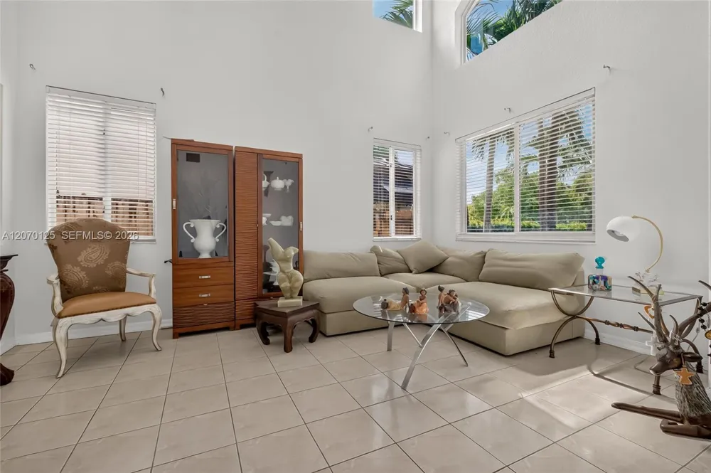 15809 SW 65th Ter Miami, FL 33193