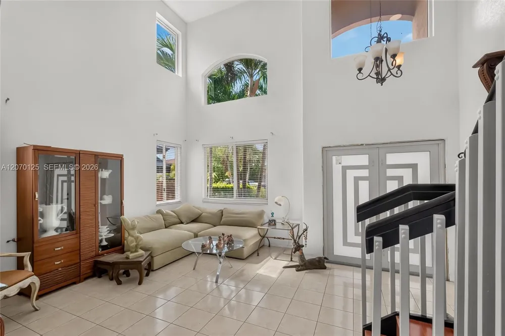 15809 SW 65th Ter Miami, FL 33193