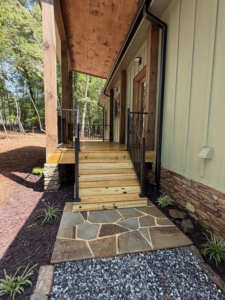319 Wolf Creek Trail Mineral Bluff, GA 30559