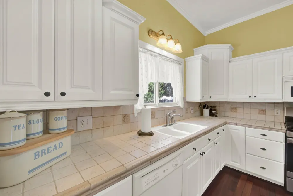 58 2nd Woodland, CA 95695