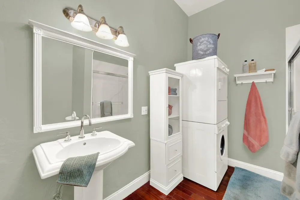 58 2nd Woodland, CA 95695
