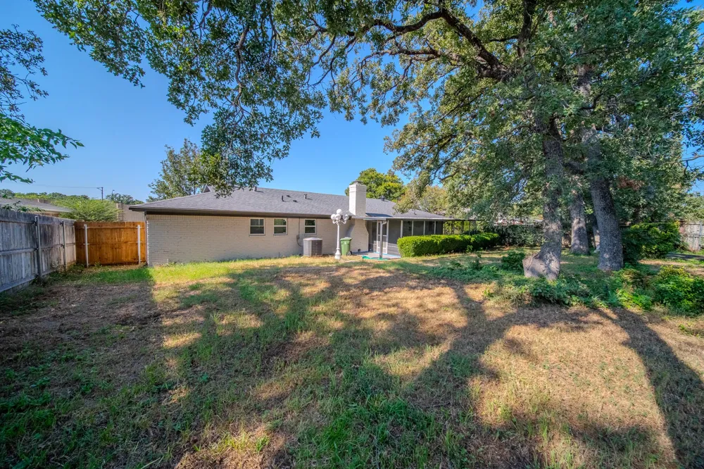 532 Plainview Drive Hurst, TX 76054