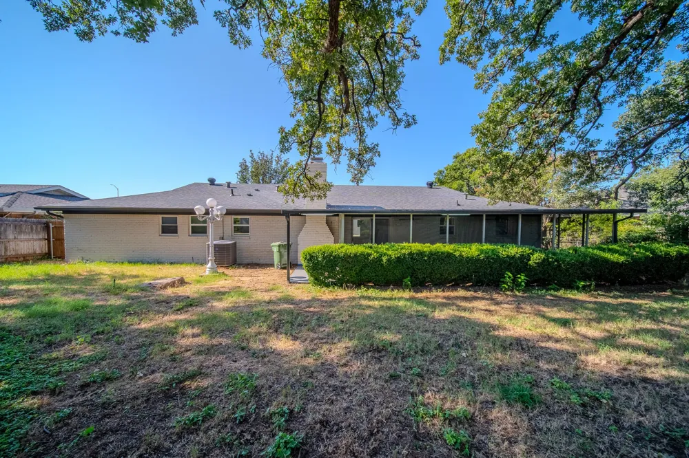 532 Plainview Drive Hurst, TX 76054