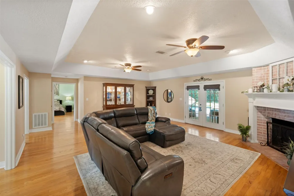 403 Westbrook Street Pinehurst, TX 77362