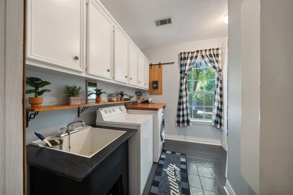 403 Westbrook Street Pinehurst, TX 77362