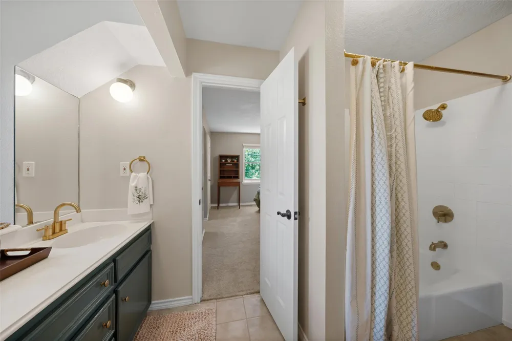 403 Westbrook Street Pinehurst, TX 77362