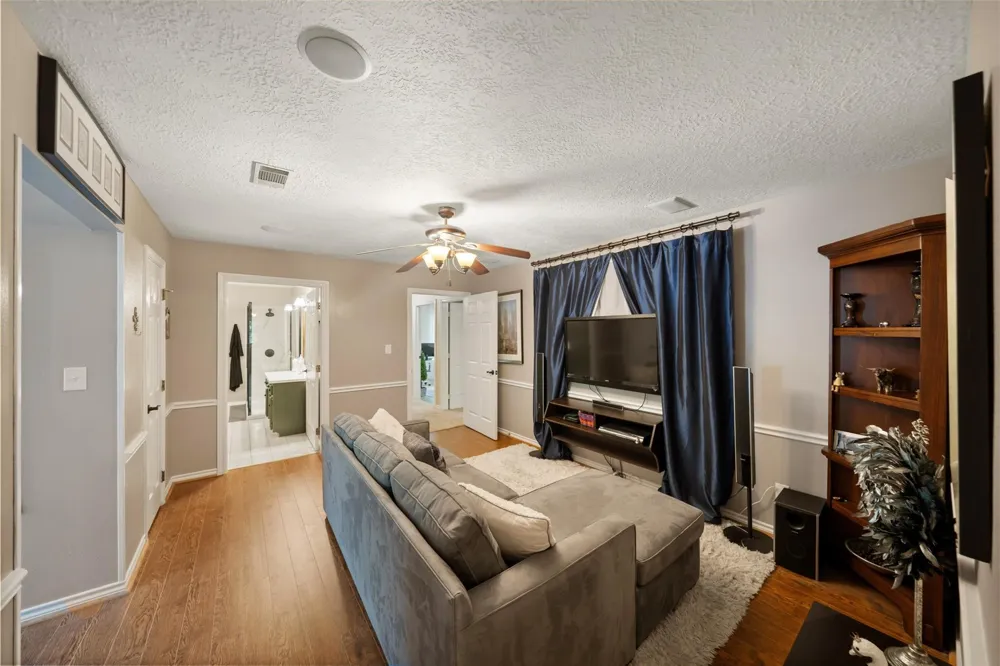 403 Westbrook Street Pinehurst, TX 77362