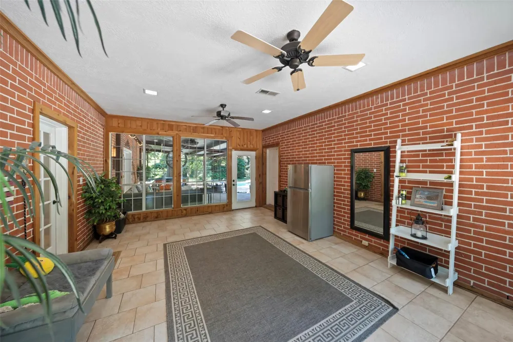 403 Westbrook Street Pinehurst, TX 77362