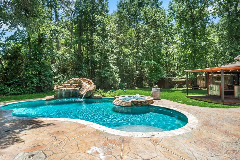 403 Westbrook Street Pinehurst, TX 77362