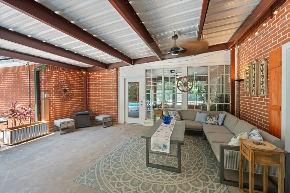 403 Westbrook Street Pinehurst, TX 77362