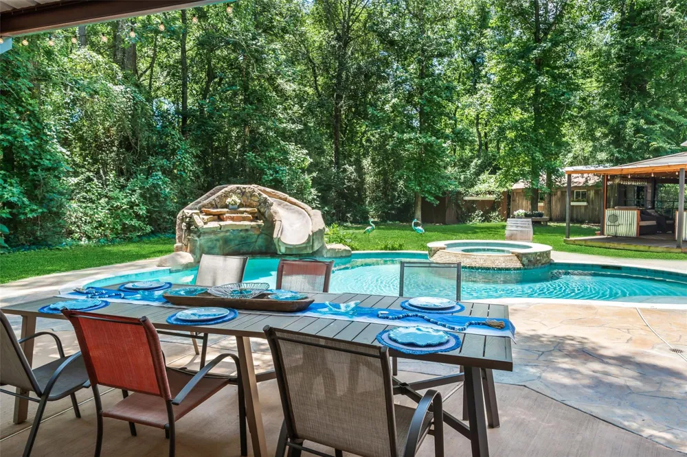 403 Westbrook Street Pinehurst, TX 77362