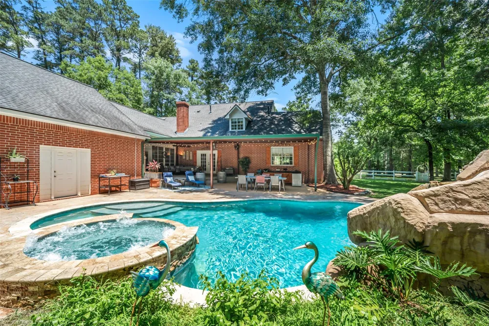 403 Westbrook Street Pinehurst, TX 77362