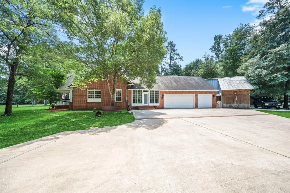 403 Westbrook Street Pinehurst, TX 77362