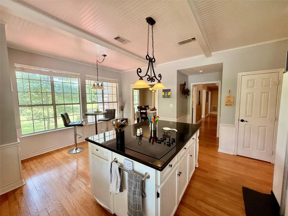 403 Westbrook Street Pinehurst, TX 77362