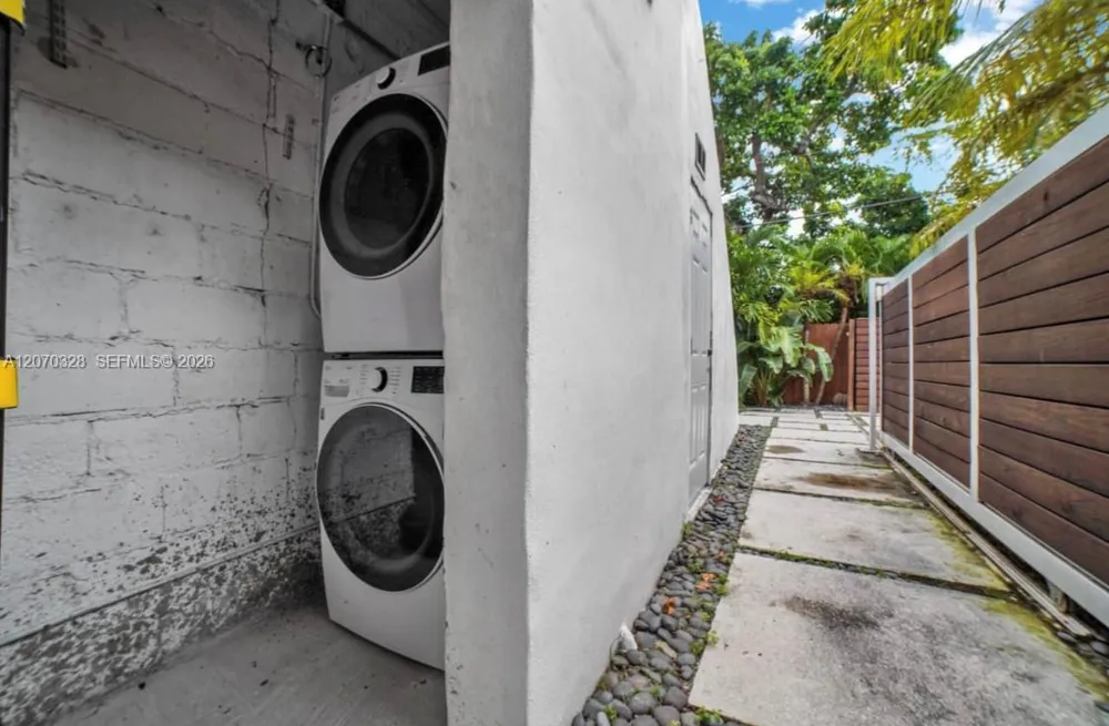 524 NW 35th St #1 Miami, FL 33127