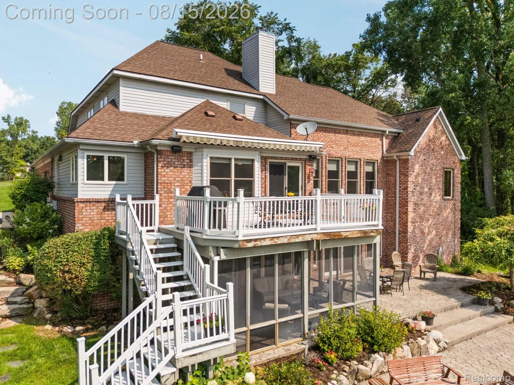 333 Elio Drive Highland Charter Township, MI 48357