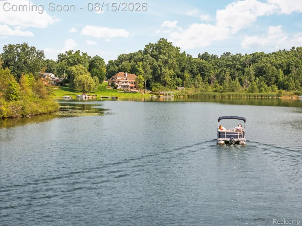 333 Elio Drive Highland Charter Township, MI 48357
