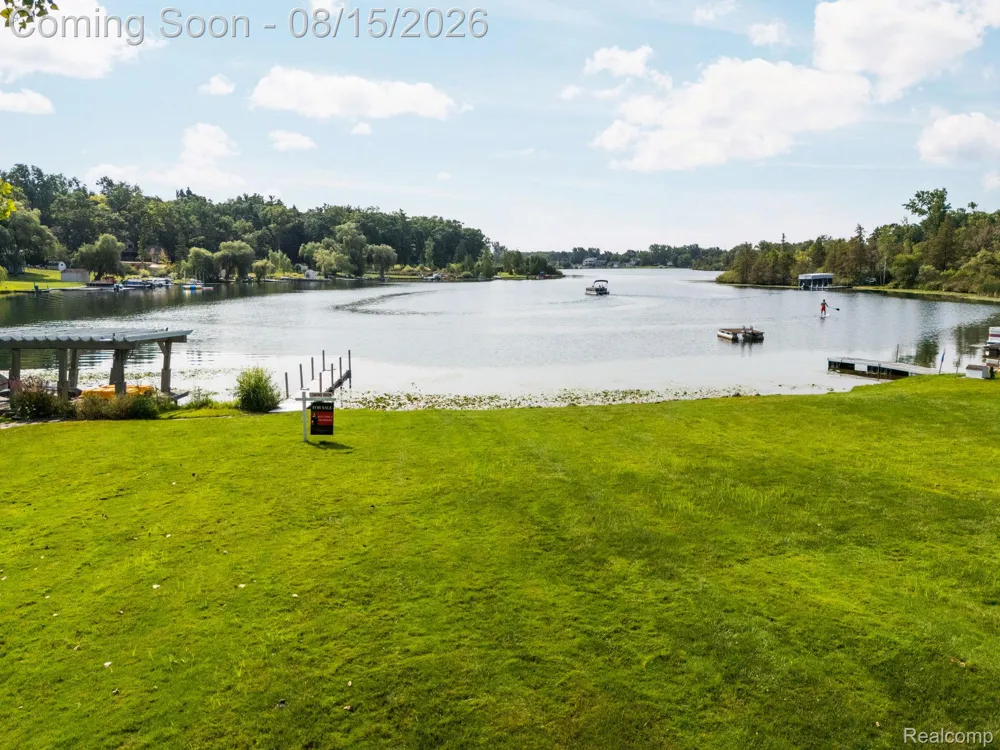 333 Elio Drive Highland Charter Township, MI 48357