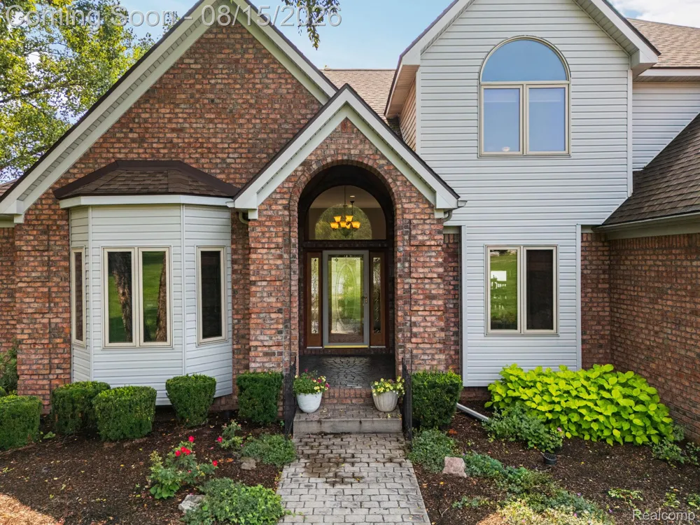 333 Elio Drive Highland Charter Township, MI 48357