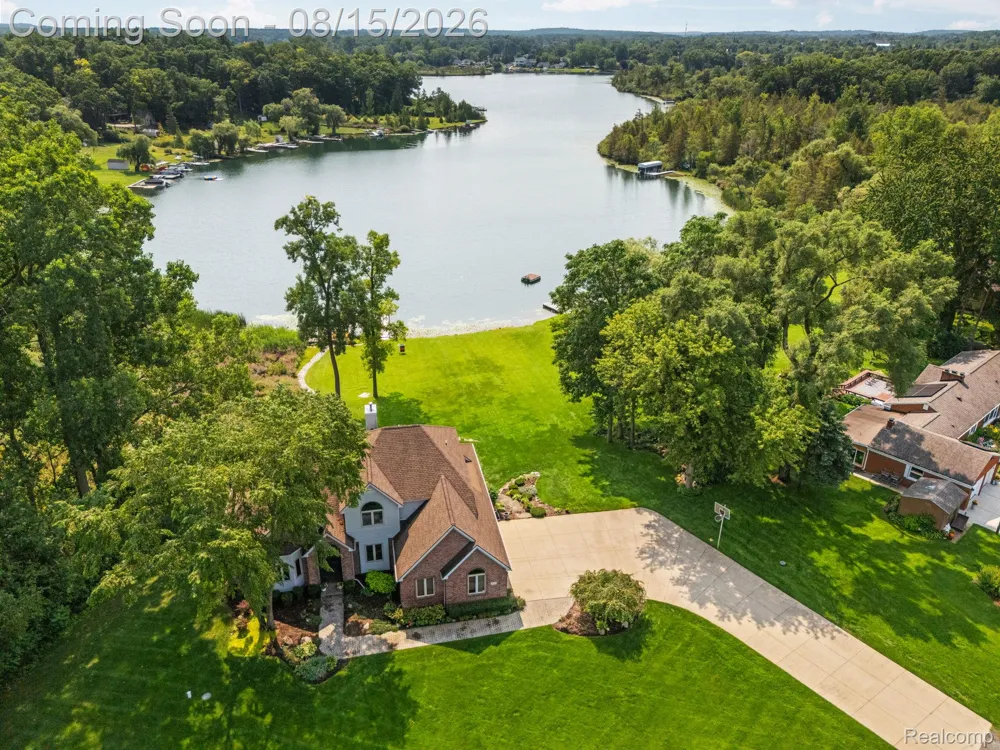 333 Elio Drive Highland Charter Township, MI 48357