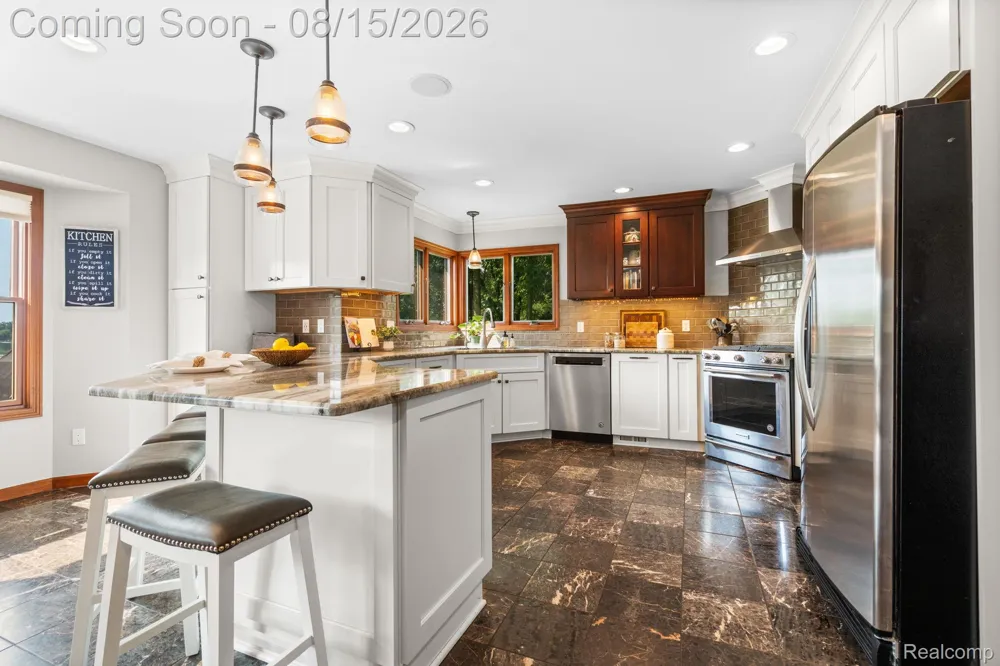 333 Elio Drive Highland Charter Township, MI 48357
