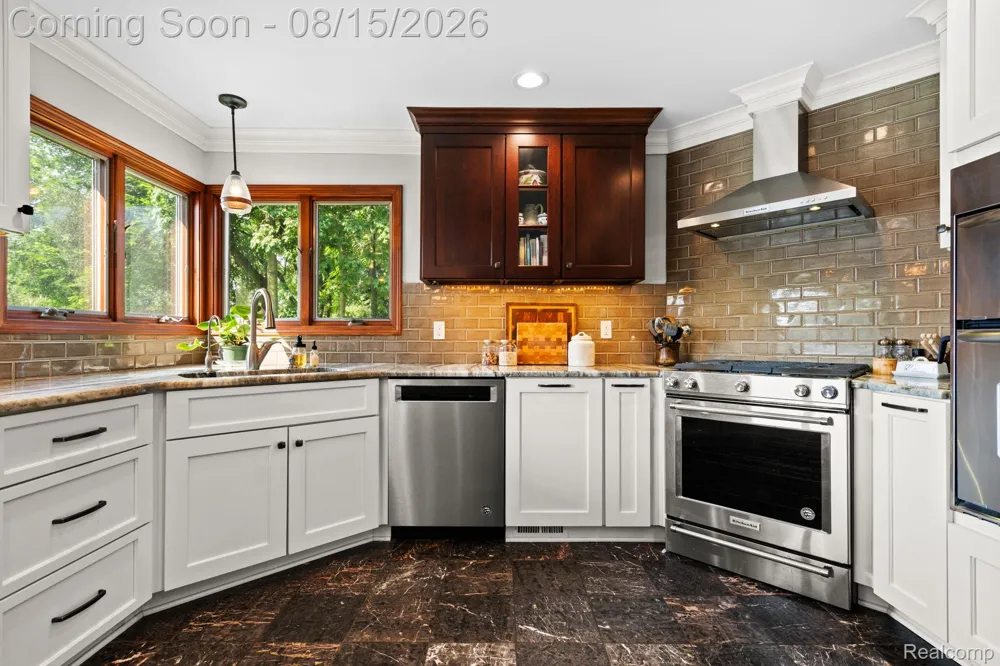 333 Elio Drive Highland Charter Township, MI 48357