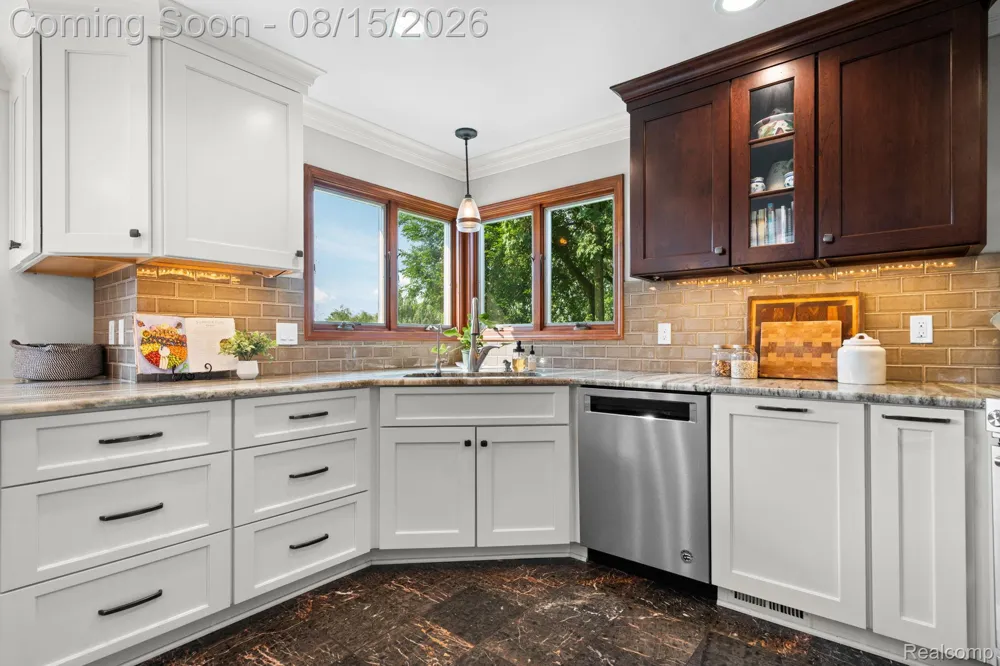 333 Elio Drive Highland Charter Township, MI 48357