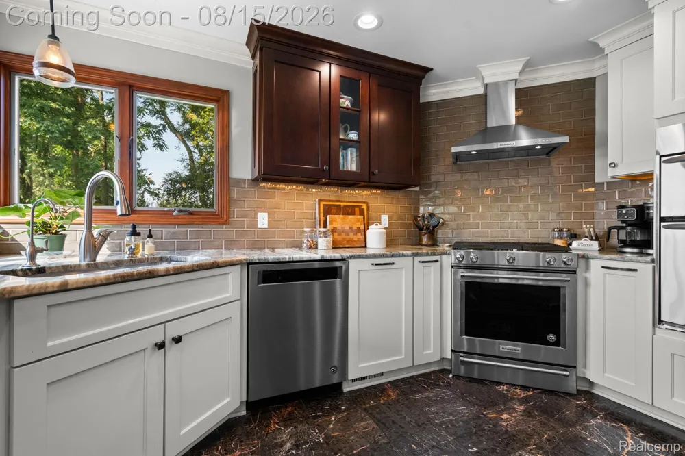 333 Elio Drive Highland Charter Township, MI 48357