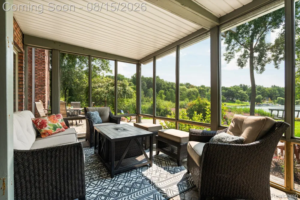 333 Elio Drive Highland Charter Township, MI 48357